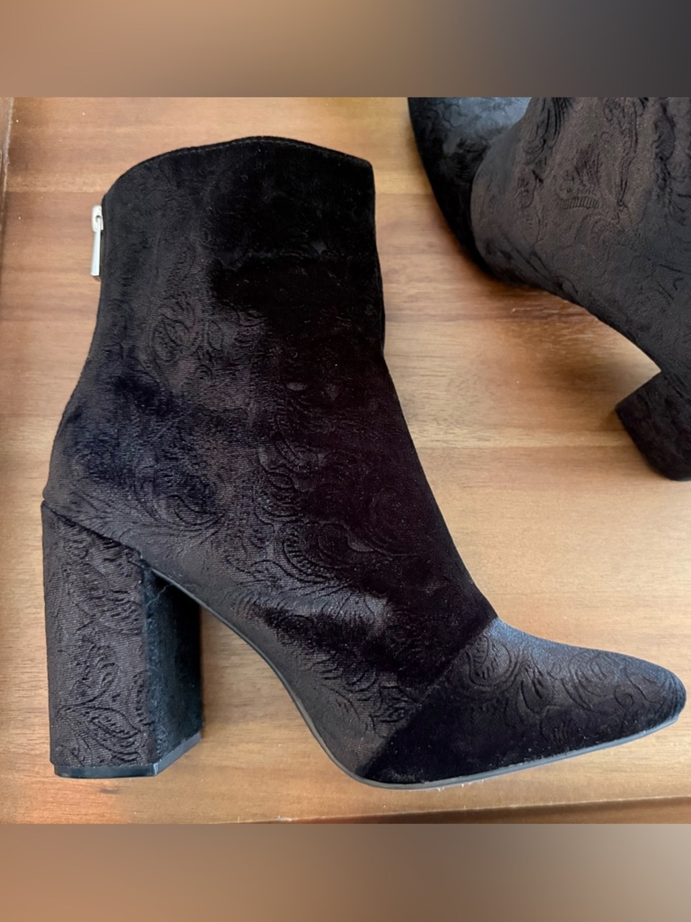 EUC Jessica Simpson Black Floral Embossed Velvet Ankle Boots Women’s 9.5
